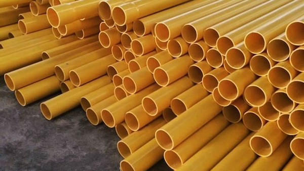 Không sử dụng ống luồn bảo vệ cáp