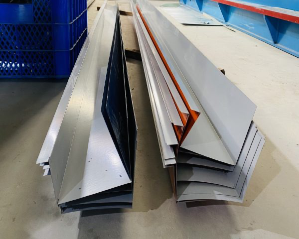 Máng xối nhựa PVC và inox và tôn